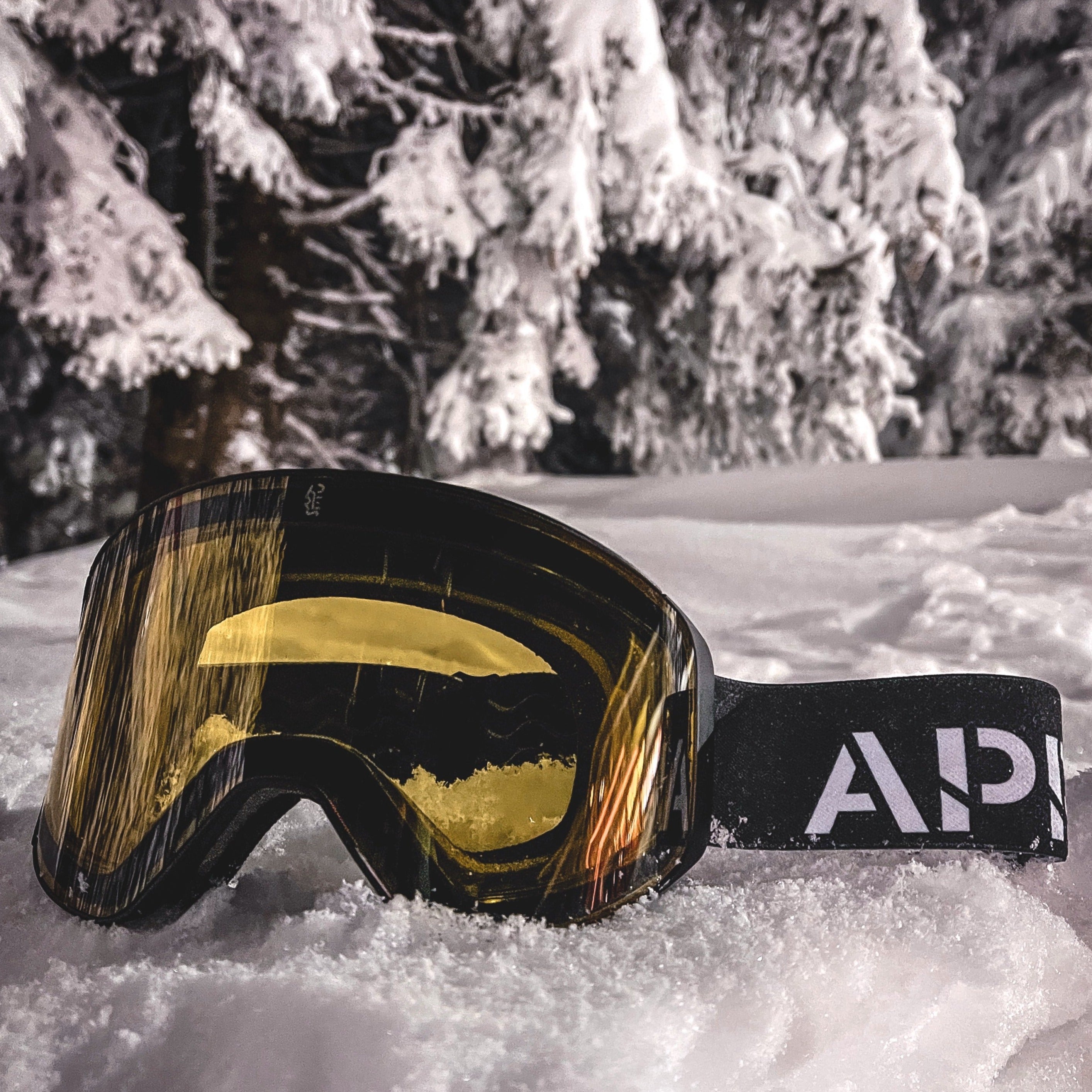 The Ullars yellow transparent lens